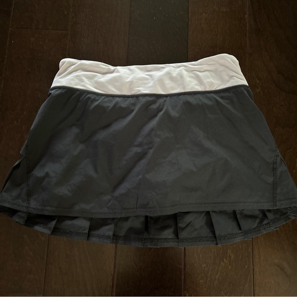 Lululemon Run Pace Setter Skirt Black/Light Pink Size 4 - Picture 1 of 3